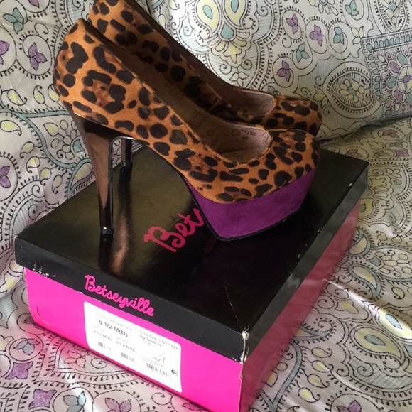 Betsy Johnson leopard w/purple platform & bronze - Picture 2 of 3